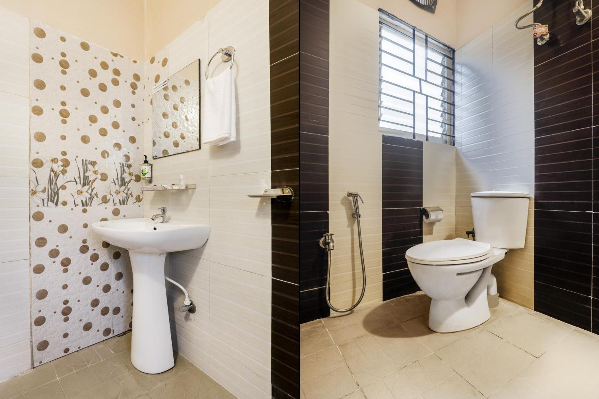 Treebo Urban Oasis Inn Guwahati Ngoại thất bức ảnh